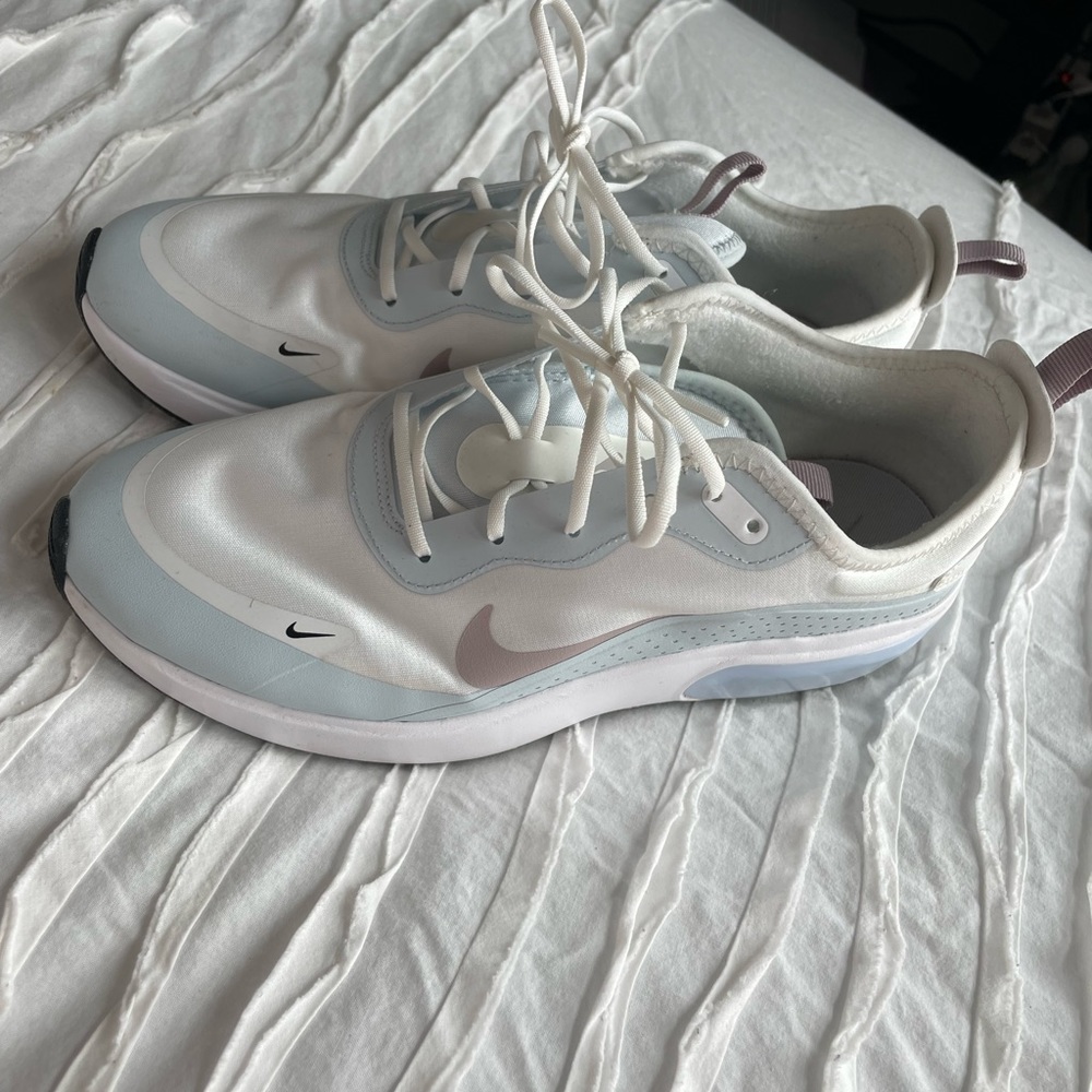 Womens Nike Tennis shoes Size 9